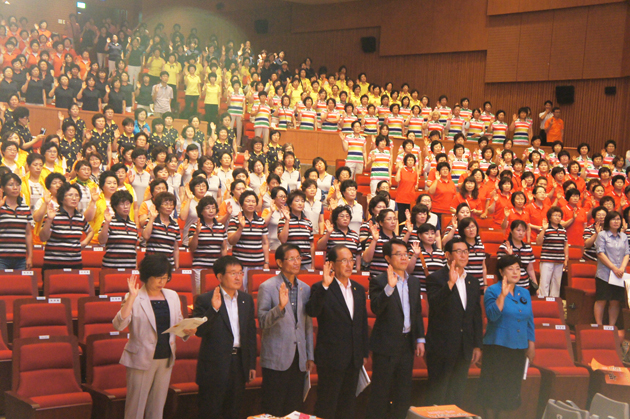충남도는 2일 도청 문예회관에서 안희정 지사와 도내 여성단체 회원 등 850여명이 참석한 가운데 제30회 충청남도 여성대회를 개최했다.	사진 = 충남도제공
