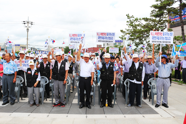 홍성군 상이군경회와 전몰군경유족회, 미망인회는 지난 16일 홍성읍 고암리 김좌진장군상 오거리에서 홍성지역 국가유공자 및 유족회원 300여명이 참석한 가운데 NLL북방한계선 수호에 대한 안보결의대회를 개최했다.