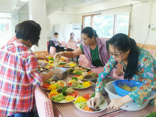 생활개선충청남도연합회는 지난달 31일 서산의 아동복지시설인 성남보육원에서 다문화여성들과 함께 농촌여성의 따뜻한 정을 나누는 사랑나눔 체험활동을 펼쳤다.