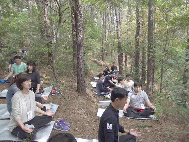 홍성군은 지난 7일과 8일 1박2일 과정으로 대민업무 담당공무원 40명을 대상으로 직무스트레스에 지친 공직자에게 건강과 활력 충전의 시간을 제공하기 위해 경기도 용인시 소재 대웅경영개발원에서 힐링캠프를 진행했다