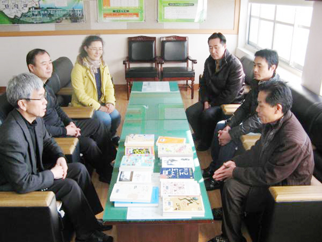 홍성라이온스클럽(회장 이종석)은 지난달 27일 홍동중 교장실을 방문해 100여만원 상당의 도서를 기증했다.