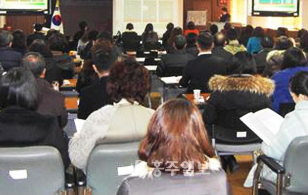 홍성교육지원청(교육장 조인복)은 지난 23부터 27일까지 학생중심의 내실 있고, 특색 있는 학교교육과정운영계획이 수립될 수 있게 모든 교사가 참여하는 ‘학교교육과정 함께 만드는 주간’을 운영했다.