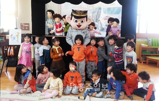 홍성경찰서(서장 홍명곤)는 지난 20일 홍동초등학교 대강당에서 아동 및 교사 40여명을 대상으로 아동 성폭력 인형극을 실시했다. 이번 공연은 충남서부아동보호전문기관 공연팀과 협업해 여성청소년과가 함께 준비했다.