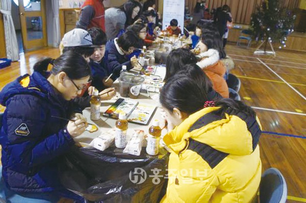 금당초등학교(교장 이재호)는 지난달 23일 초롱관에서 1~6학년, 교직원, 학부모를 대상으로 꿈·끼 탐색주간과 연계한 금당 문화예술잔치 한마당을 실시했다.
