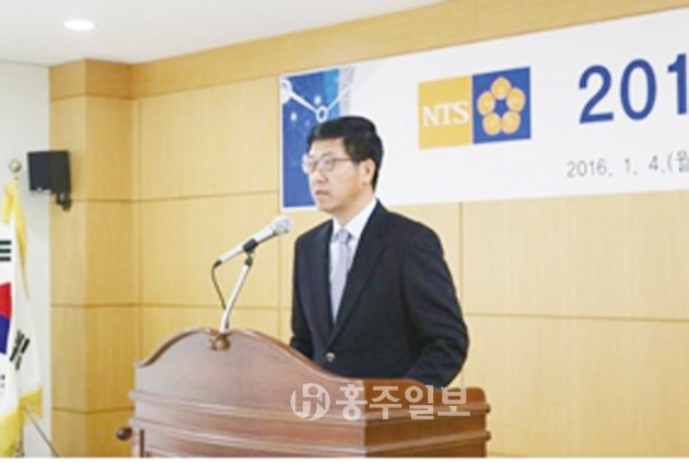 홍성세무서(서장 박헌옥)는 지난 4일 1층 대회의실에서 시무식을 가졌다. 박 서장은 “새해에는 밝고 긍정적인 마인드로 새로운 변화와 도전을 꿈꾸는 한 해가 되시라”고 말했다.