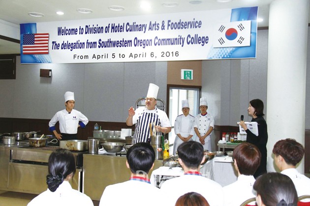 혜전대학교는 지난 3일부터 10일까지 미국자매대학인 사우스웨스턴 오레건 커뮤니티 칼러지(Southwestern Oregon Community College) 총장 외 3명이 방문했다고 밝혔다.