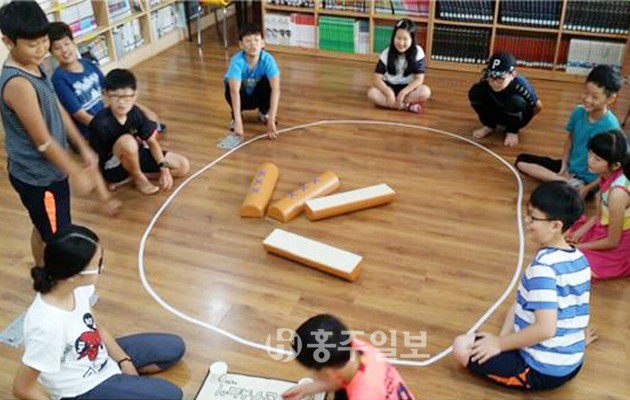홍남초등학교(교장 배성진)는 교육복지우선지원사업의 일환으로 방학 중 다채로운 프로그램 운영을 통해 학습능력향상 및 학습동기를 강화하는 등 큰 호응을 얻었다.