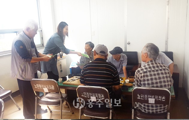 홍성경찰서(서장 양윤교)는 4대 사회악 근절을 위해 홍성관내 노인복지관 및 마을회관·노인회관 등을 직접 방문해 4대악 근절 홍보활동을 펼쳤다.