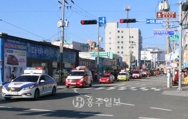 홍성소방서(서장 김근제)는 지난 9일 ‘제54주년 소방의 날’을 맞이하여 홍성전통시장 일원에서 소방차 퍼레이드를 실시해 화재 예방의식 확산하고 시민참여를 유도했다.