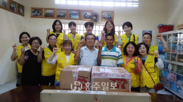 충남도교육청(교육감 김지철)은 초·중등 교원 126명으로 구성된 봉사연수단 10팀이 25일까지 인도네시아, 미얀마, 네팔 등 4개국에서 교육봉사 및 해외교육체험연수를 실시한다