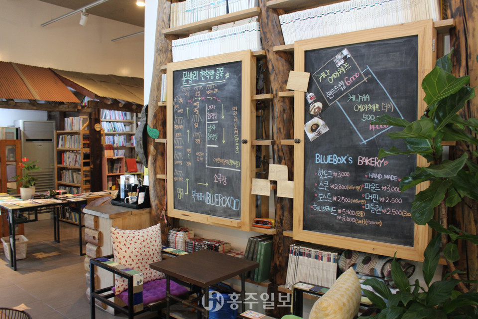 경기도 파주출판단지의 헌책방인 문발리헌책방골목 내부 전경.