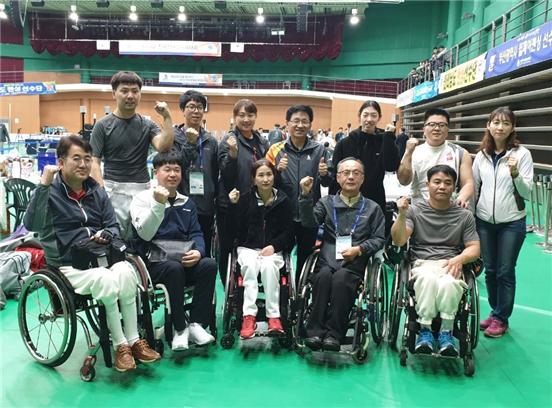 제39회 전국장애인체육대회 펜싱종목에서 선전한 충청남도 장애인펜싱팀.