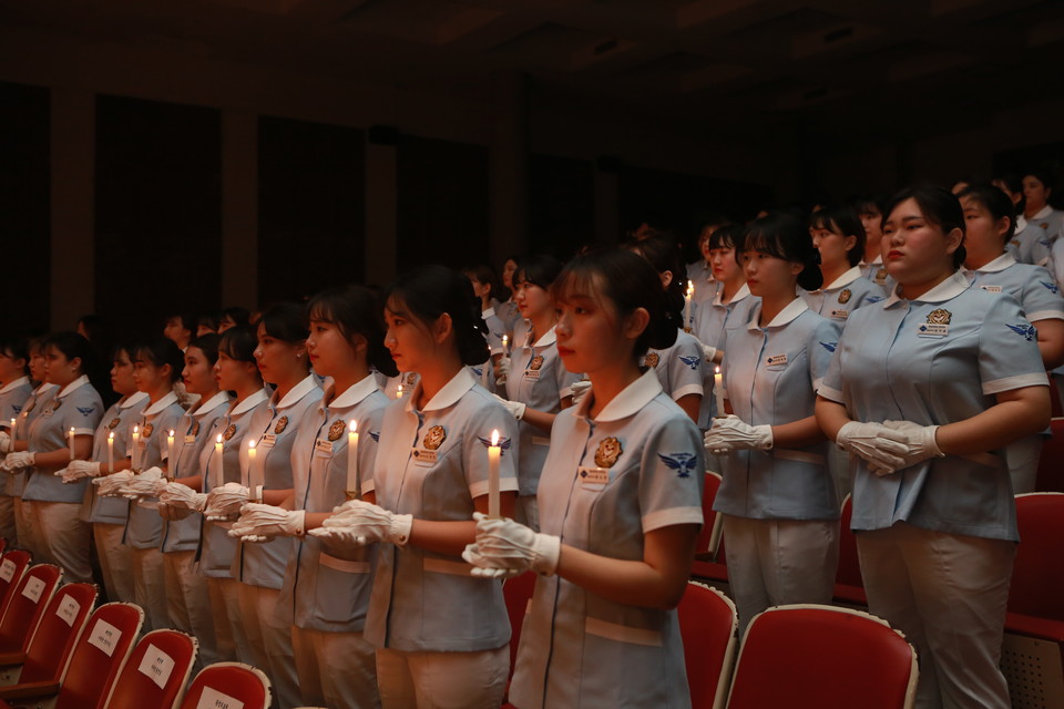 14일 청운대학교 홍성캠퍼스 신애관 대강당에서 이 학교  간호학과 2학년 재학생 82명을 대상으로 '제9회 나이팅게일 선서식'이 개최됐다.