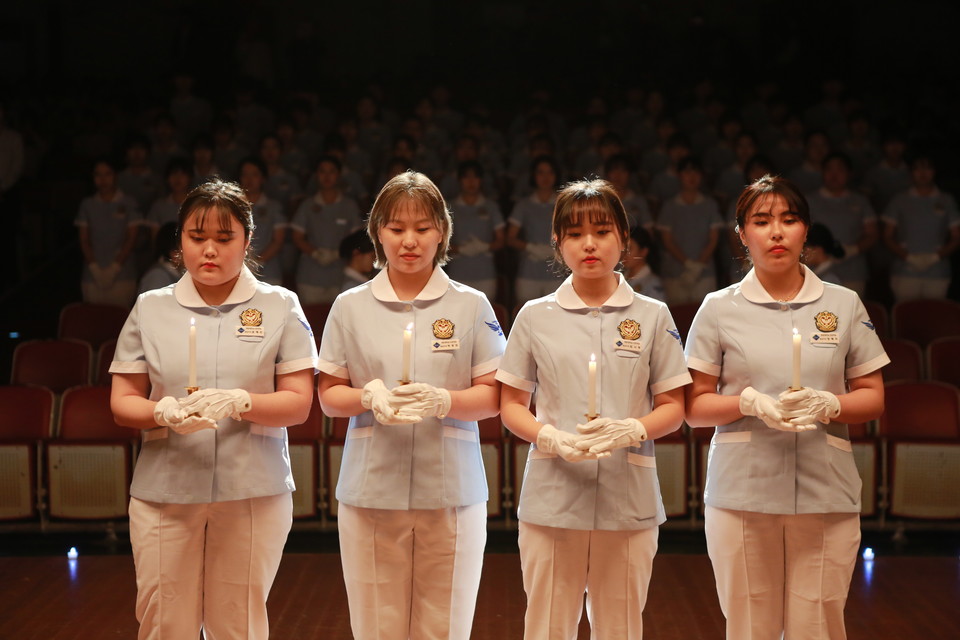 14일 청운대학교 홍성캠퍼스 신애관 대강당에서 열린 간호학과 제9회 나이팅게일 선서식.