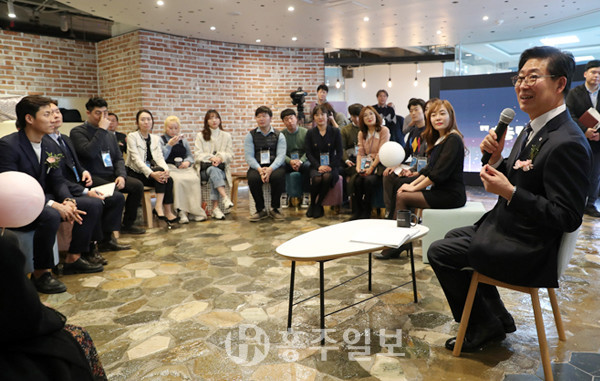 충남도는 지난달 21일 유망 청년창업가를 전문적으로 육성할 ‘창업 전용 공간’을 설립하고 개소식을 열었다.