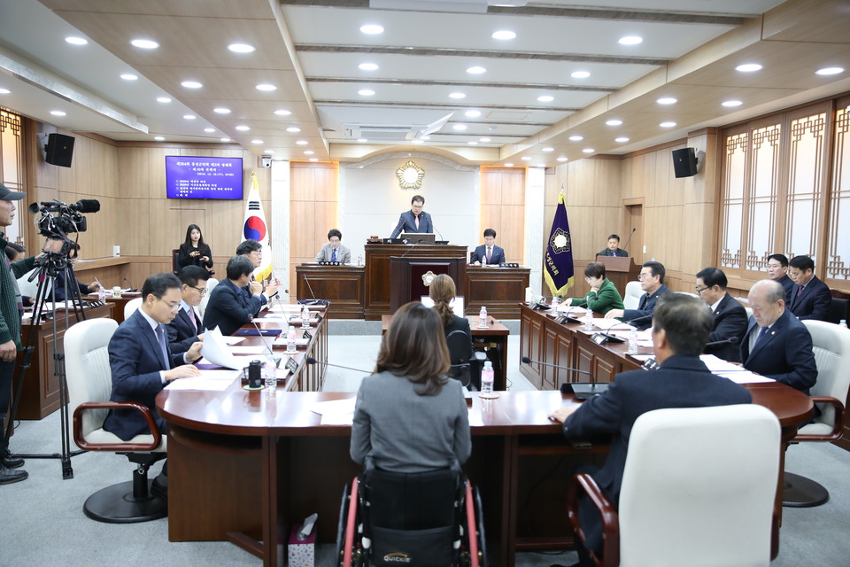 홍성군의회는 제264회 홍성군의회 제2차 정례회 10차 본회의에서 내년도 홍성군 예산 7111여억 원을 확정했다.