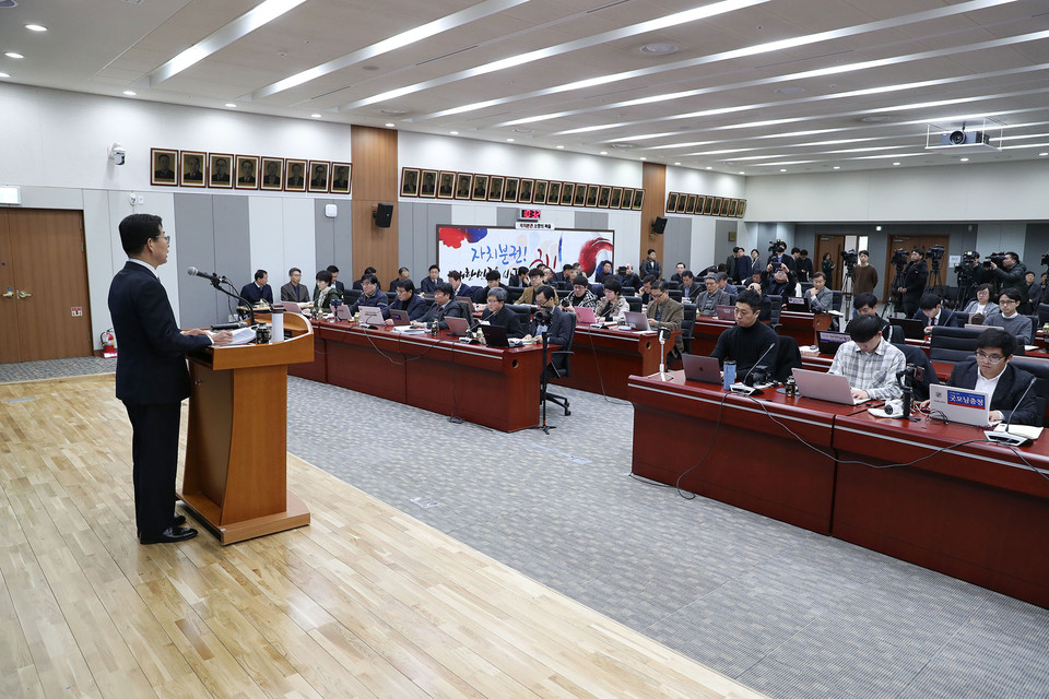 양승조 지사는 18일 도청 대회의실에서 송년 기자회견을 갖고 올해 성과를 공유하고 내년 방향을 제시했다.