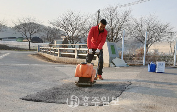 홍성군은 민속 고유명절인 설을 앞두고 안전하고 편안한 귀성·귀경길 만들기에 나섰다.