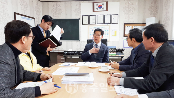 양승조 충남도지사는 아산 경찰인재개발원 인근에 현장집무실을 설치하고 지난 1일부터 현지에서 도정 업무를 챙기고 있다.