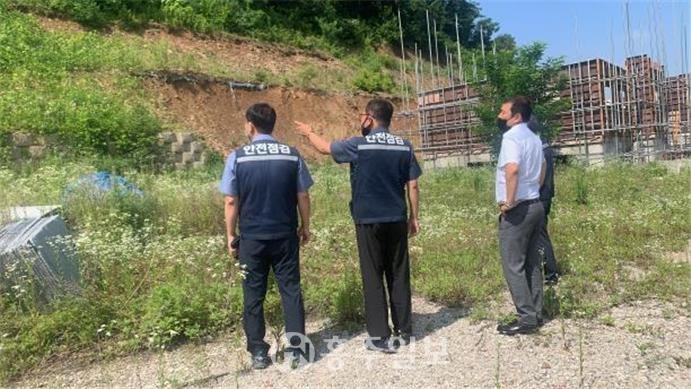 우기대비 재난취약시설 안전점검을 진행 중이다.