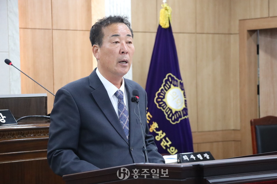 탈당을 선언한 이병국 부의장.