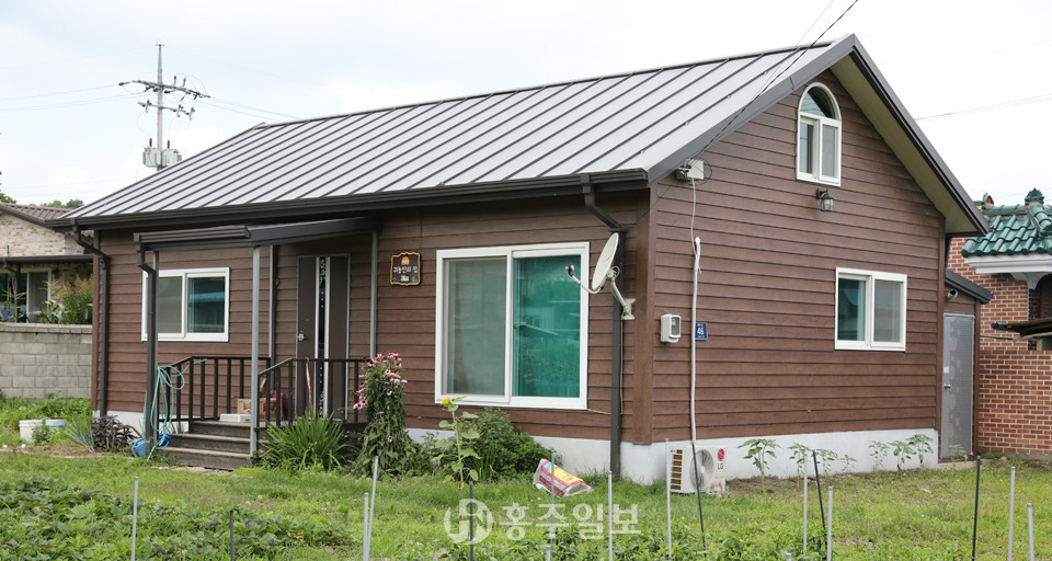 빈집을 리모델링해 귀농인의 집을 조성한 충북 증평의 죽리마을의 빈집 활용방안은 농림축산식품부의 제1회 농촌빈집·유휴시설 활용 우수공모전에서 대상을 받았다.