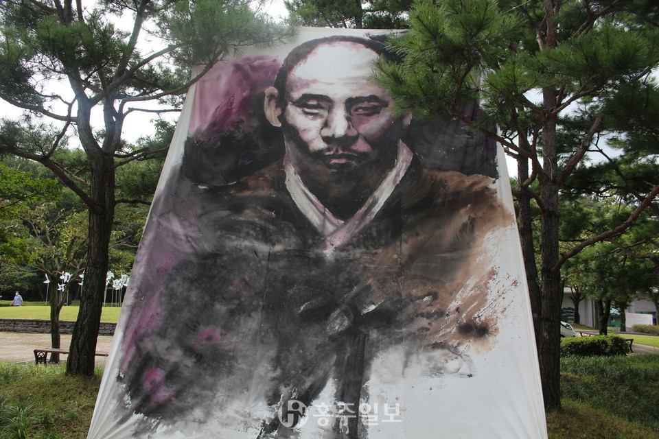 전상진 홍주향토문화연구회 사무국장이 제작한 만해 한용운 선생의 초상화.