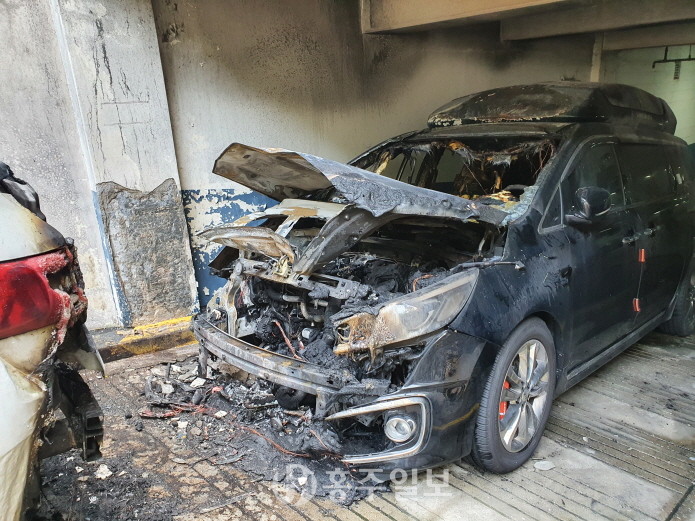 지난 3일 발생한 차량 화재 현장.