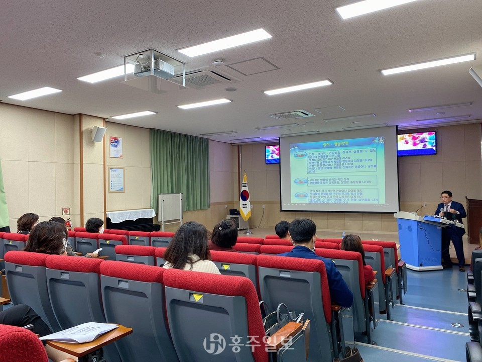 2020학년도 2학기 특수교육보조인력들을 대상으로 연수를 진행하고 있다.