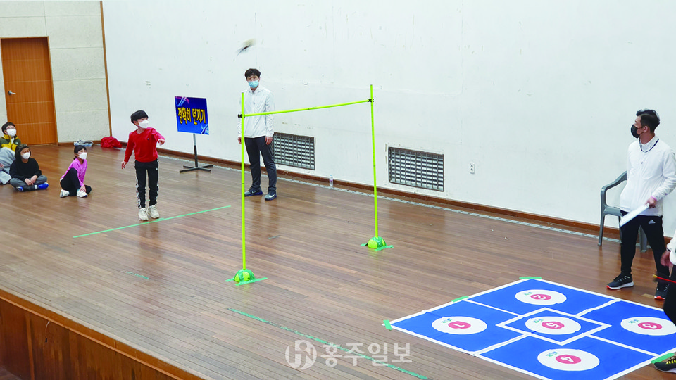 키즈런 페스티벌에서 활약하고 있는 신당초등학교 학생.