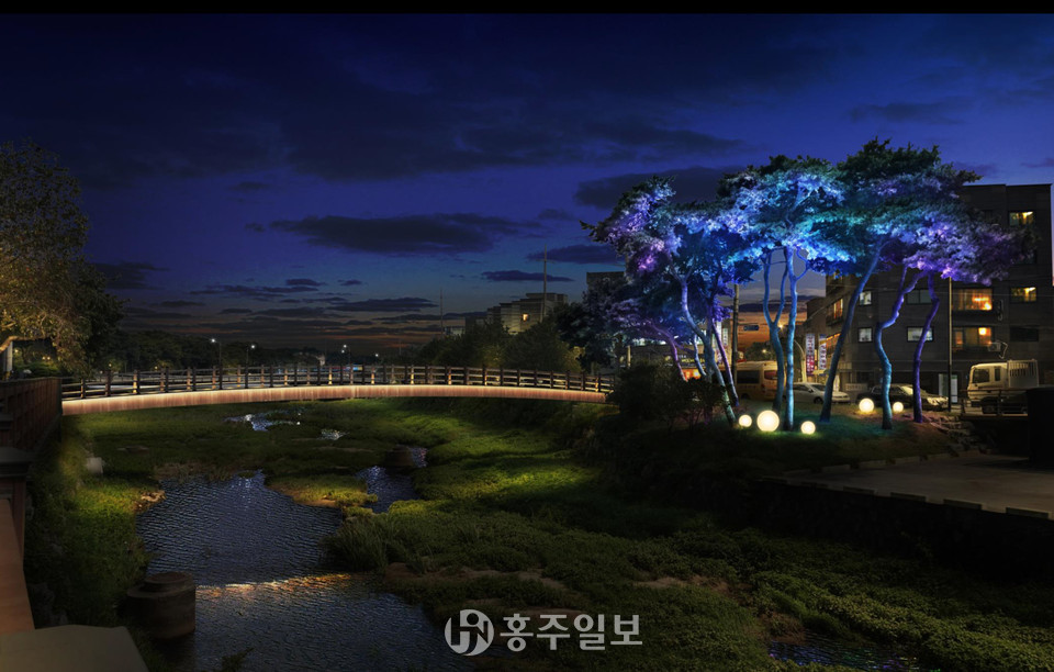 경관조명이 설치된 홍성천 일대.