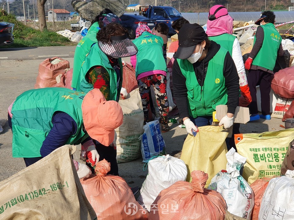 금마면 숨은자원 모으기 활동 모습.