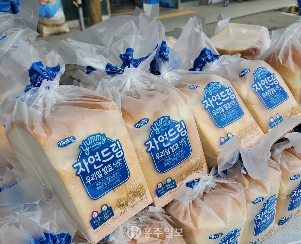 홍농농협로컬푸드 직매장에 납품된 '우리밀 발효식빵'