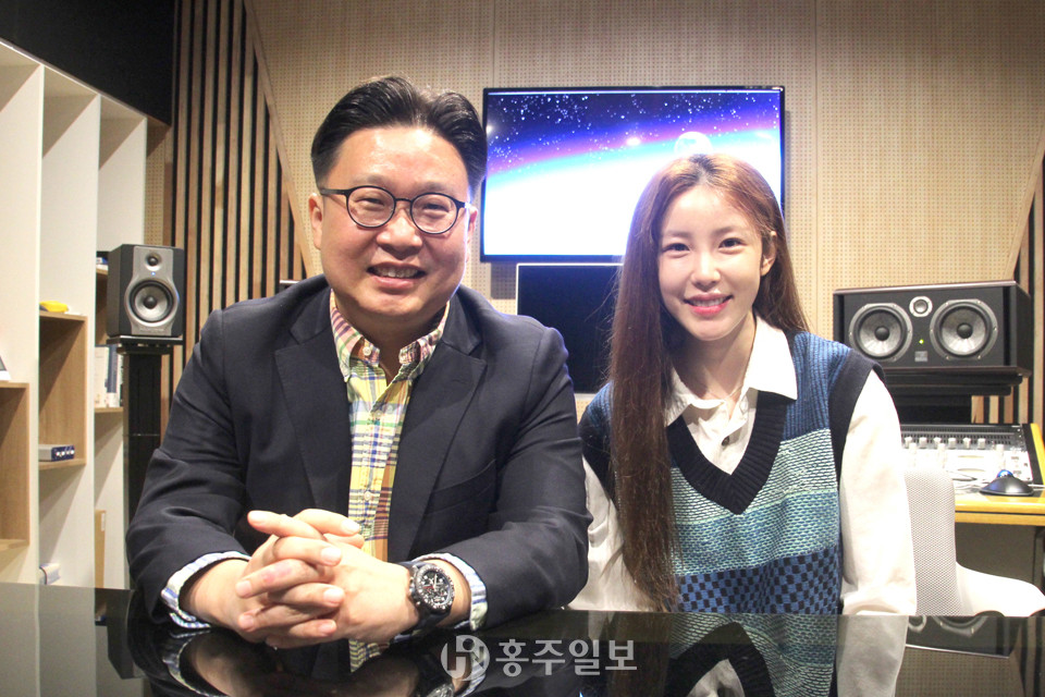 이번 영상을 기획한 서경덕 교수(사진 왼쪽)와 한국어 내레이션을 맡은 전효성.