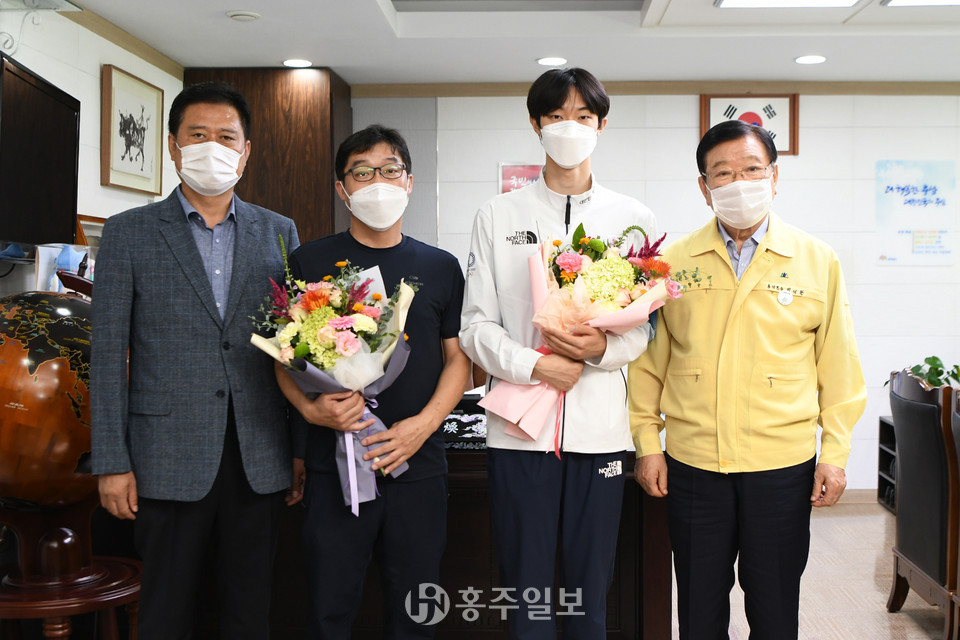 군은 홍성출신 장준 선수가 도쿄올림픽에서 메달을 획득한 것을 ‘홍성군 스포츠 전국제패’ 성과로 발표했다.