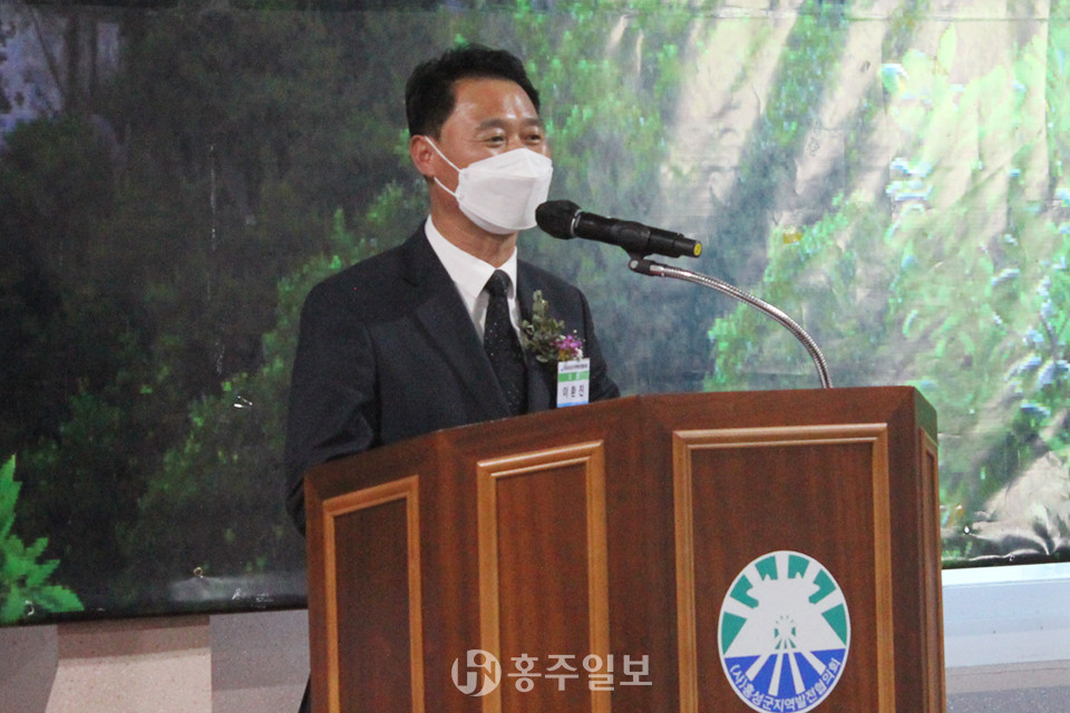 취임사를 하고 있는 이환진 취임회장의 모습.