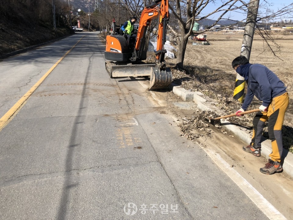 L형 측구 정비 사진.