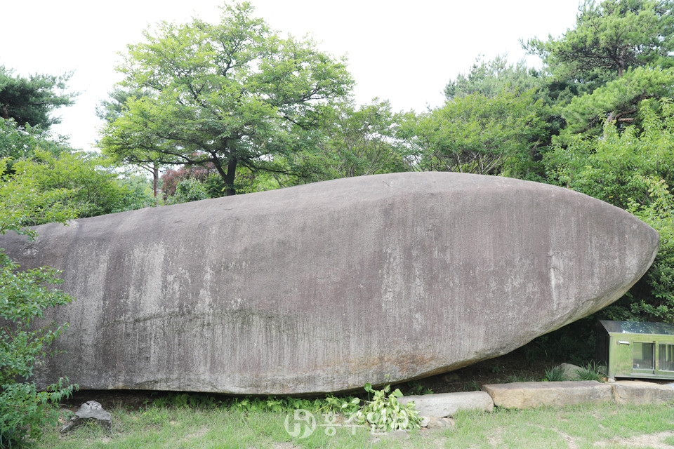 매향암각(충청남도지정기념물 제163호).