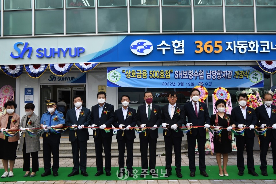 관계자들 기념 촬영 모습.