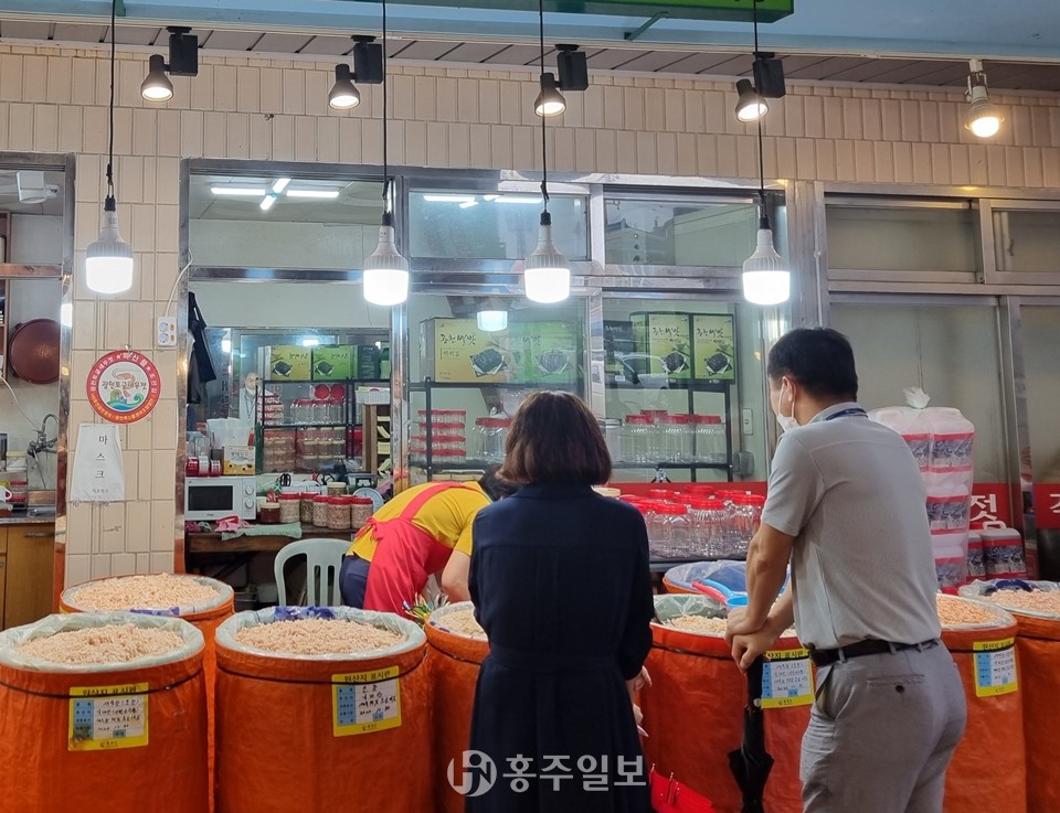 성수품 단속 모습.