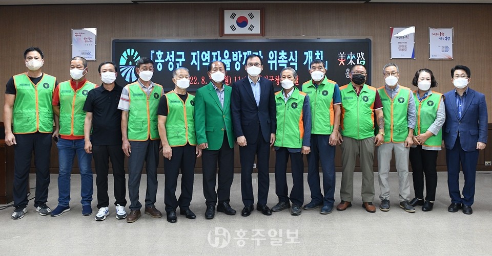 지역자율방재단 위촉식 기념 촬영 모습.