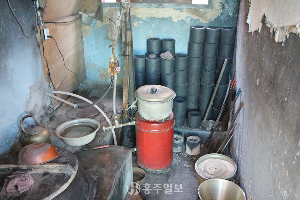 관내 한 가구의 연탄보일러.