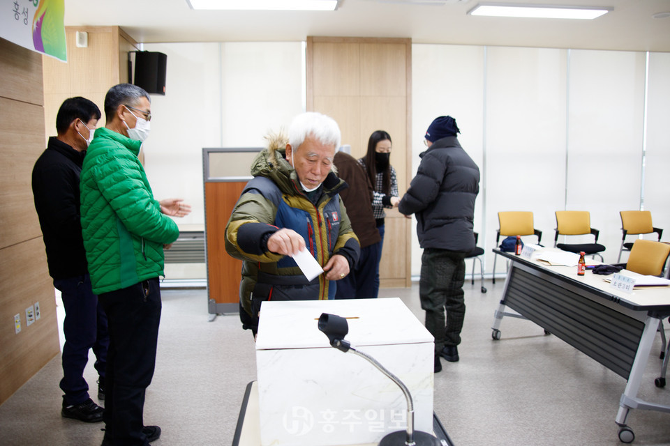 이장단의 투표 모습