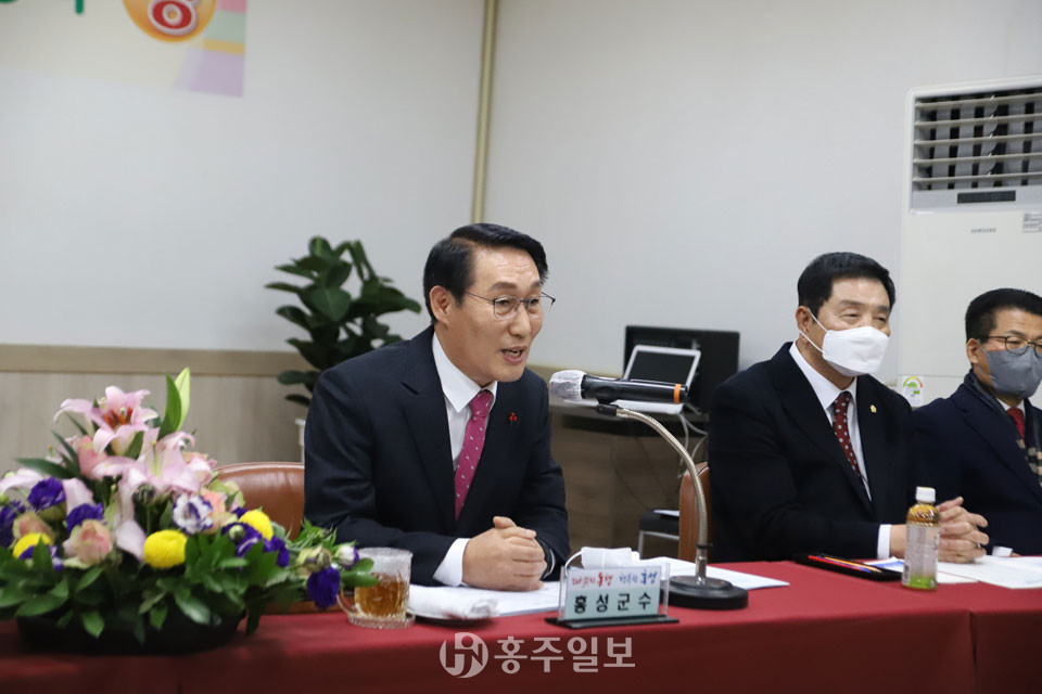 갈산면이동군정설명회의 이영록 군수.