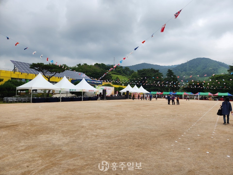 제14회 홍성군 은하면 체육대회가 열린 은하초등학교의 전경