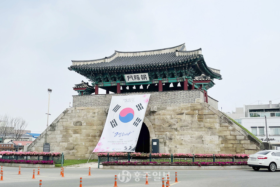 동학농민혁명군 전투지인 홍주성 동문인 조양문.