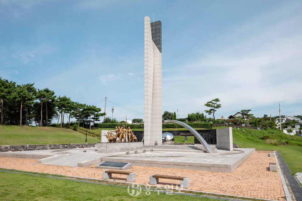 홍주의사총 뒷편의 홍주의병기념탑.