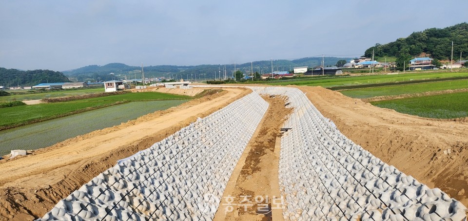 홍성군이 2024년 장마철을 대비해 하천 등의 정비사업에 총력을 기울인다.
