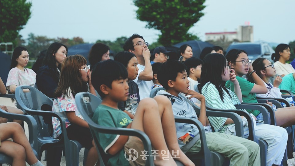 캠핑데이에 참여한 신당초등학교 구성원들