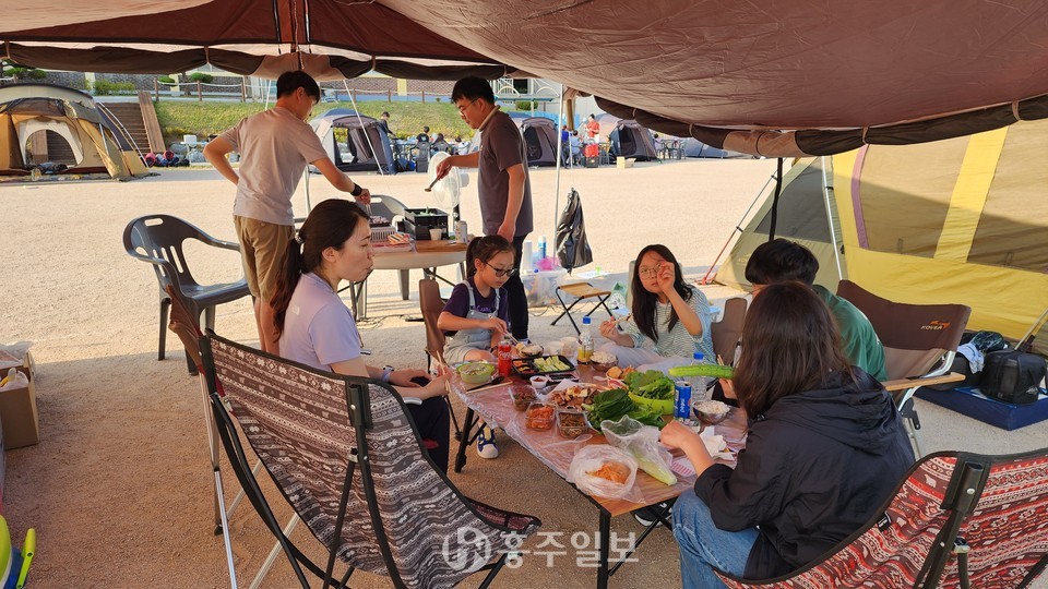 마을공동체 구성원 모두 함께 어울리는 신당초등학교의 캠핑 데이
